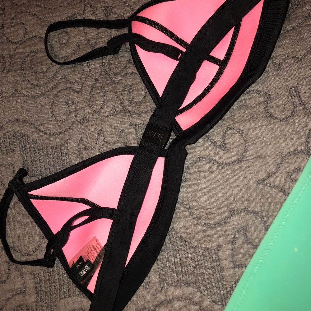Small Triangl Bikini Set - Picture 3 of 5